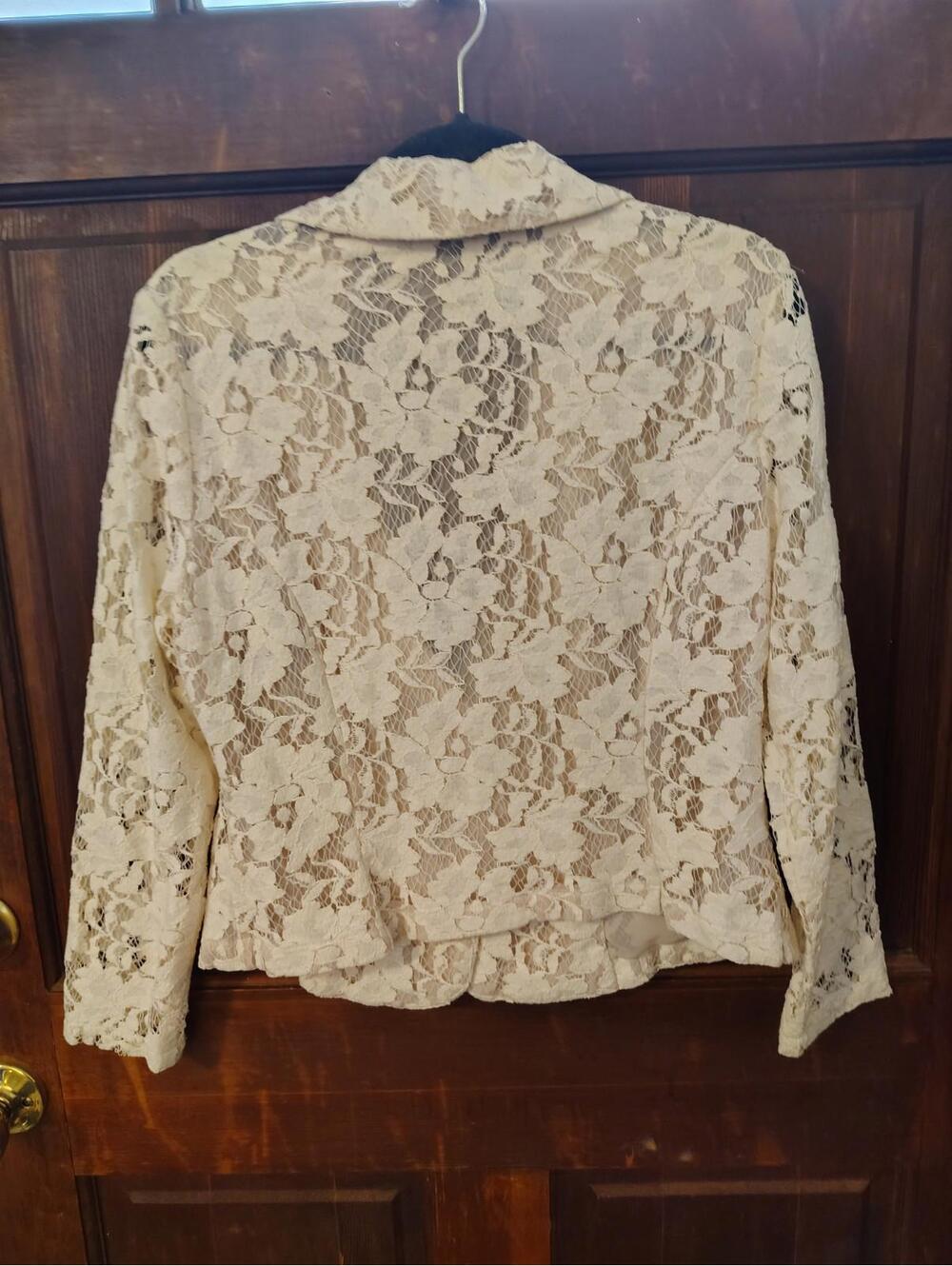 CAbi #249 Battenburg Lace Blazer Jacket - Creamy Ivory/Beige - SIZE 8 - Picture 4 of 4